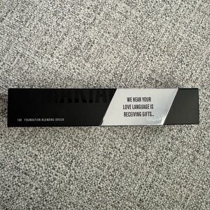 IL MAKIAGE Black & White Dense Foundation Brush 100